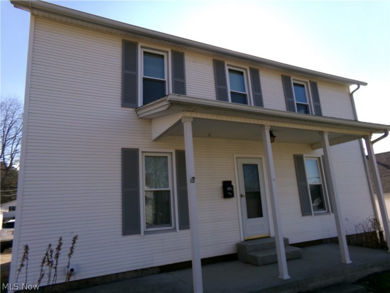 1215 Denman Avenue, Coshocton, OH - Photo 2