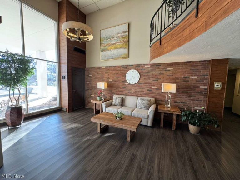 3675 Clague Road #409, North Olmsted, OH - Photo 3