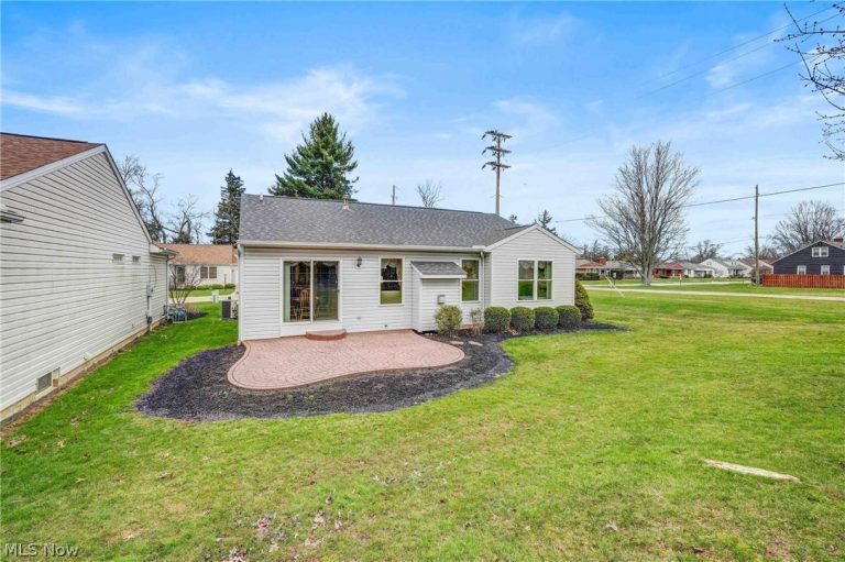 6041 Creekside Drive, Parma Heights, OH - Photo 6