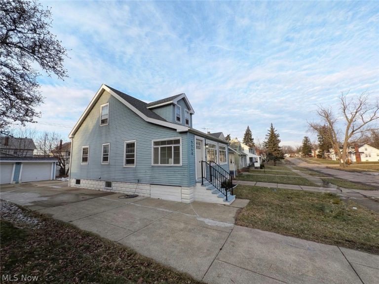 5550 Grasmere Avenue, Maple Heights, OH - Photo 2