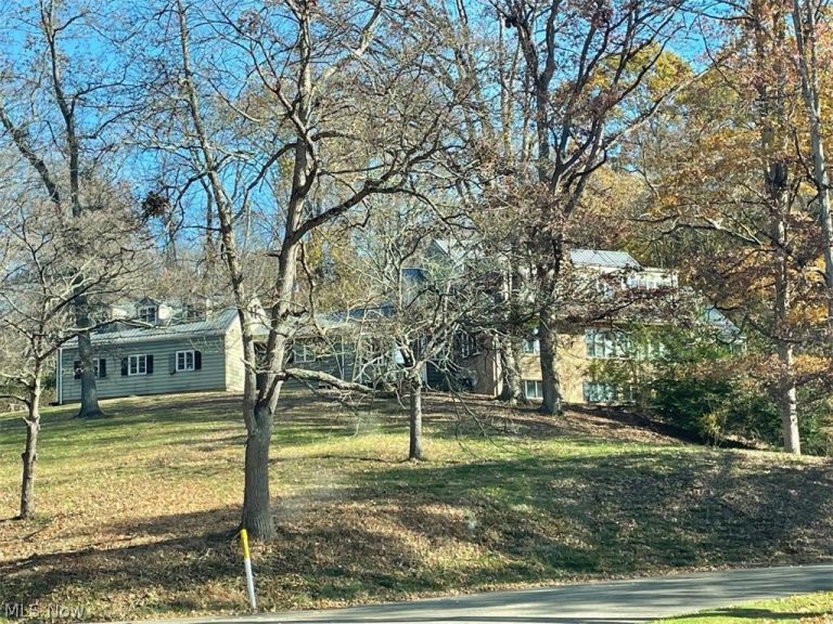 860 Kensington Road, Coshocton, OH, 43812