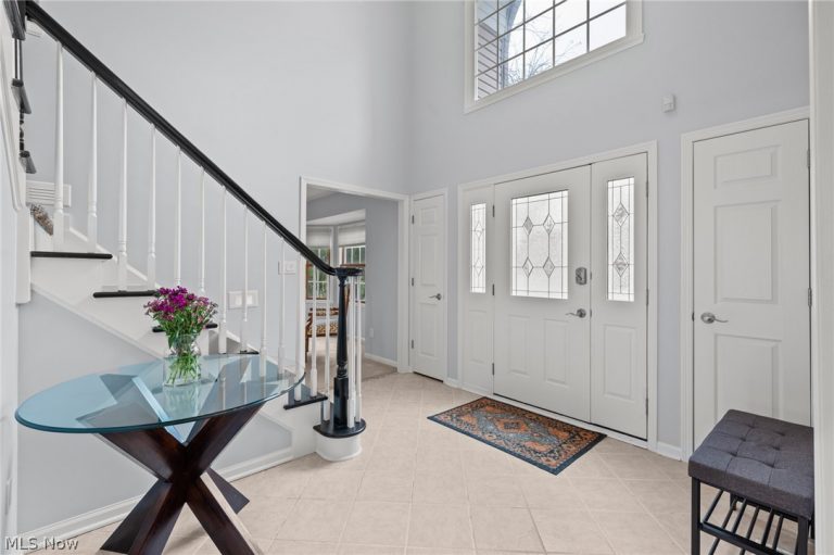 25471 Hilltop Drive, Beachwood, OH - Photo 2