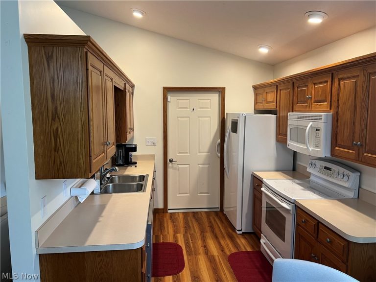 945 Jackson Street, Millersburg, OH - Photo 4