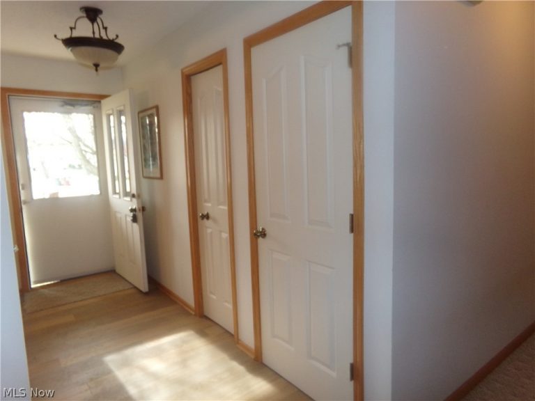 7580 Dover Lane, Parma, OH - Photo 5