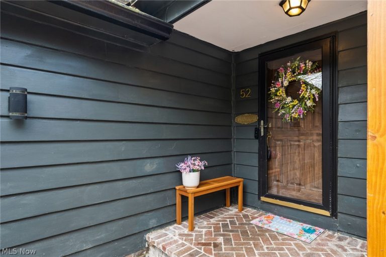 52 Carriage Stone Drive, Chagrin Falls, OH - Photo 3