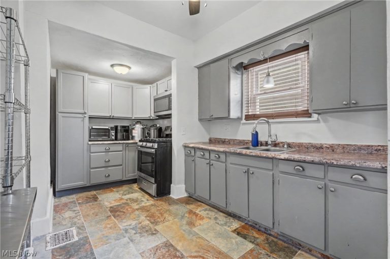 4144 Helena Avenue, Youngstown, OH - Photo 2