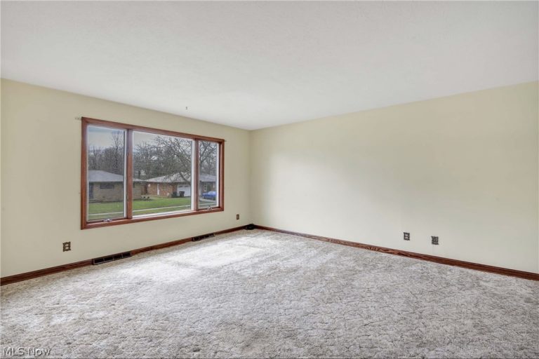 8712 Fenway Drive, Parma, OH - Photo 4