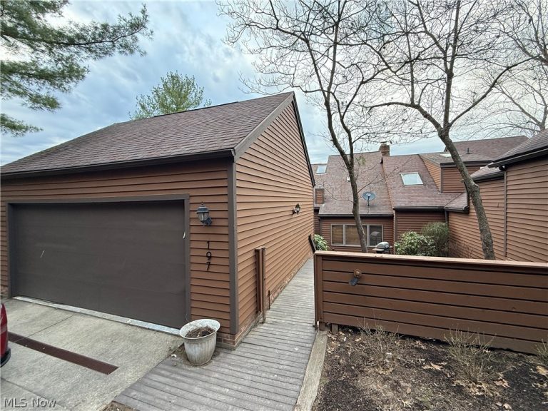 197 Clubside Drive, New Philadelphia, OH, 44663