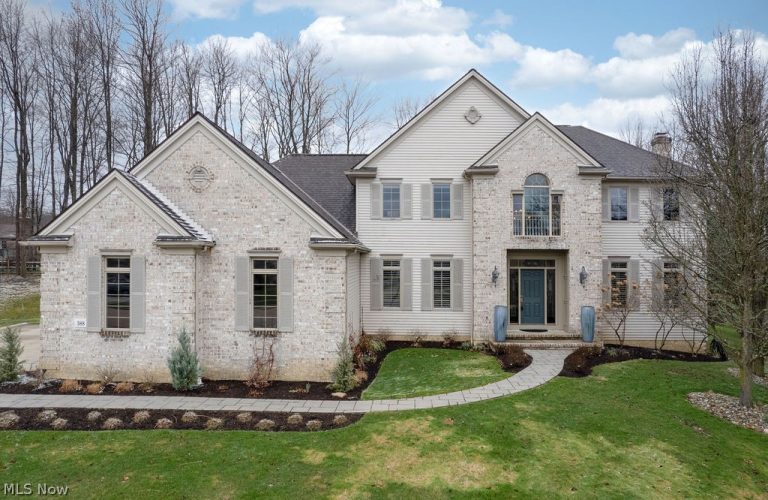 388 Saint Andrews Drive, Highland Heights, OH, 44143