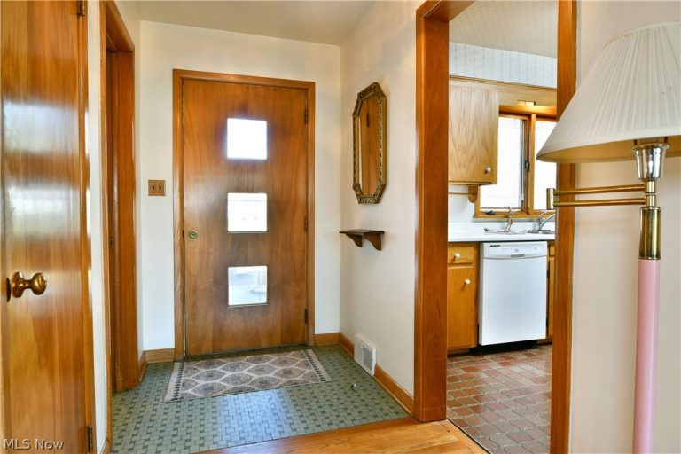 2521 Jennifer Drive, Poland, OH - Photo 3