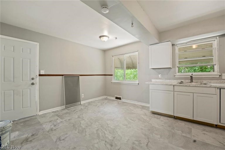 14625 Milverton Road, Cleveland, OH - Photo 6