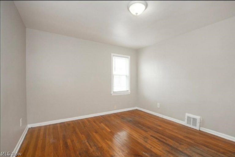 59 Greencroft Road, Bedford, OH - Photo 8