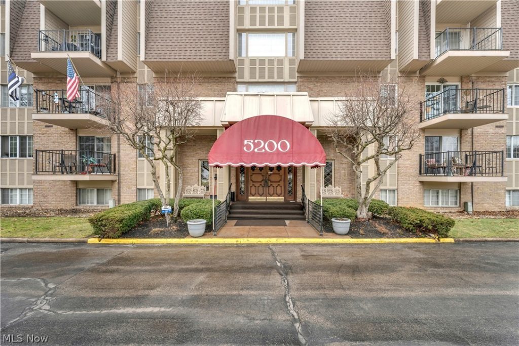 5200 West Boulevard #405, Boardman, OH
