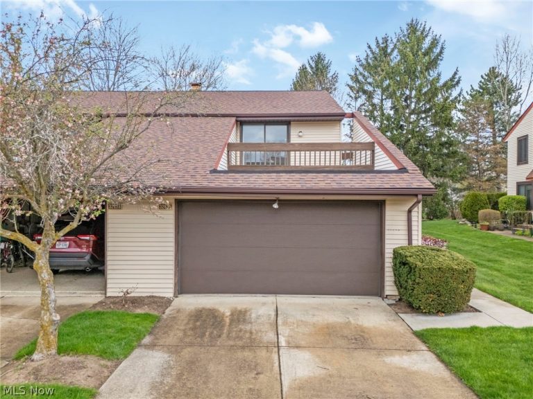 32635 Jefferson Drive #35, Solon, OH - Photo 2