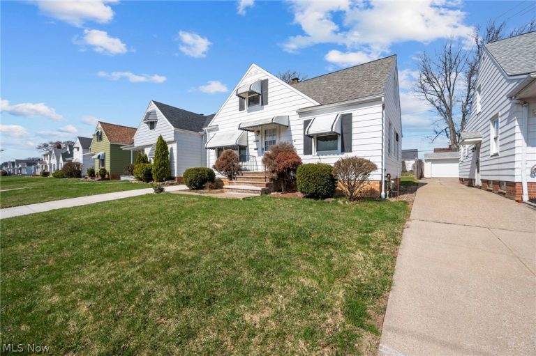 13019 Darlington Avenue, Garfield Heights, OH - Photo 3