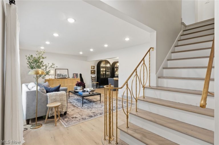 23250 Fairmount Boulevard, Shaker Heights, OH - Photo 4