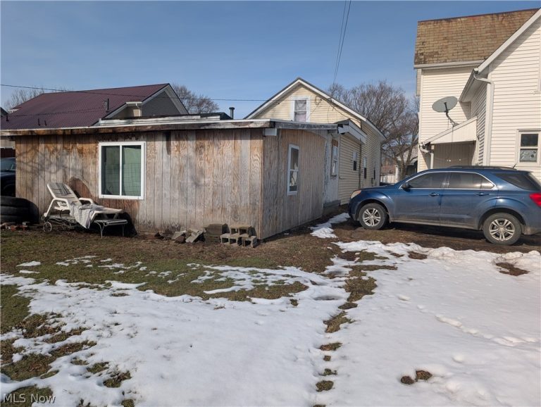 332 Front Avenue, New Philadelphia, OH - Photo 2