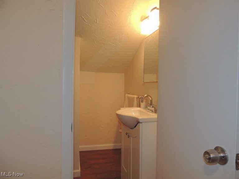 23781 Columbus Road, Bedford Heights, OH - Photo 8