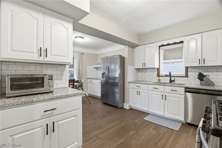 5710 Alber Avenue, Parma, OH - Photo 6