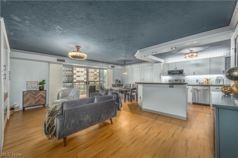 12550 Lake Avenue #201, Lakewood, OH - Photo 5