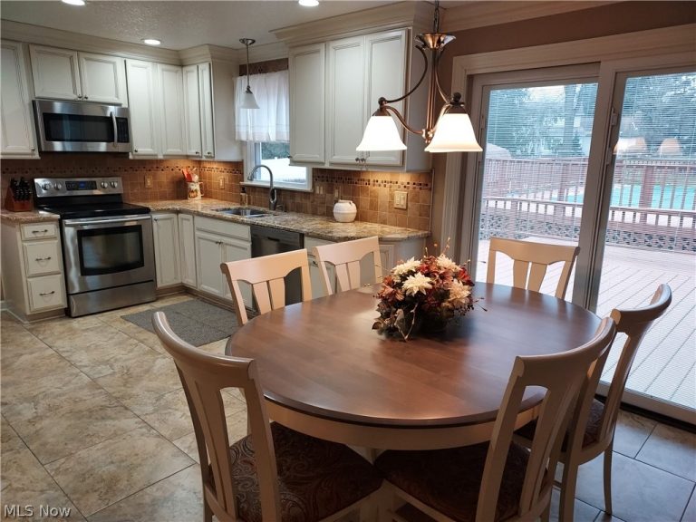 1329 Valley View Drive, Youngstown, OH - Photo 5