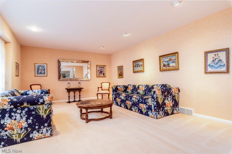 25235 Penshurst Drive, Beachwood, OH - Photo 8