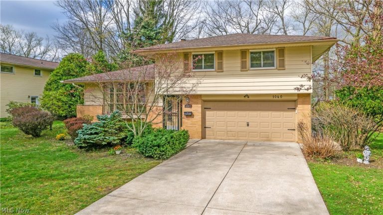 1040 Rose Boulevard, Highland Heights, OH - Photo 2