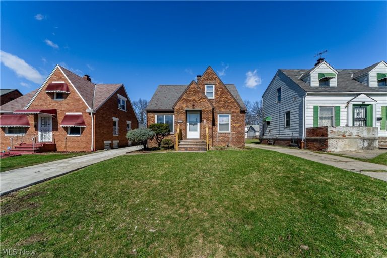 15705 Throckley Avenue, Cleveland, OH - Photo 6