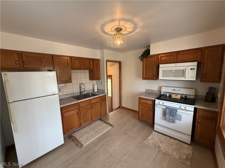 17201 Martha Road, Cleveland, OH - Photo 4