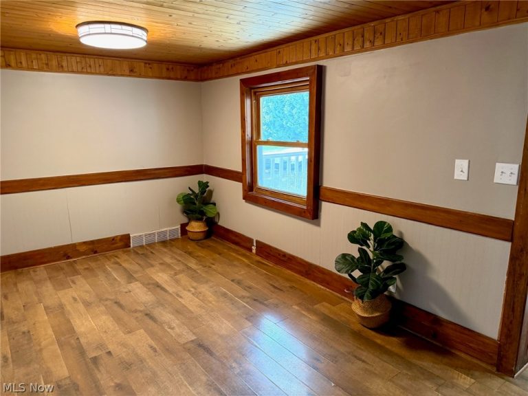 549 Perry Road, Tallmadge, OH - Photo 5