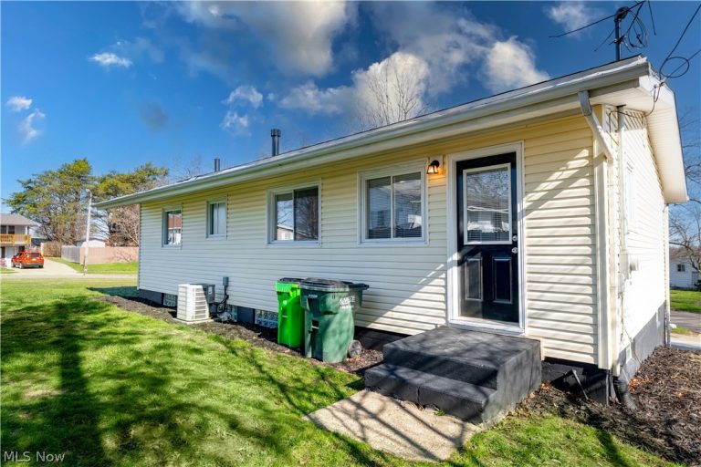 2119 Alden Avenue, Massillon, OH - Photo 2