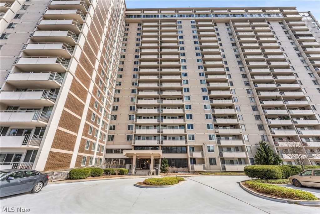 12900 Lake Avenue #320, Lakewood, OH