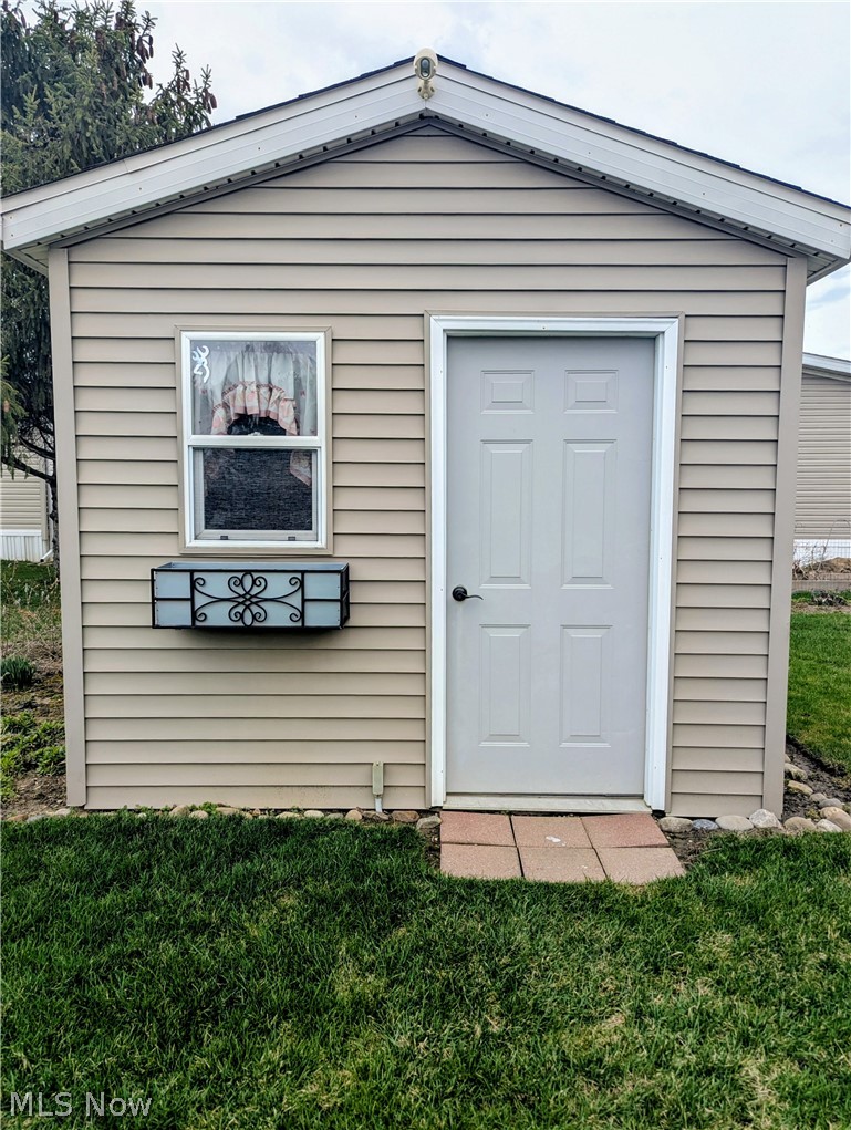 592 Sandtrap Circle, Painesville, OH - Photo 5