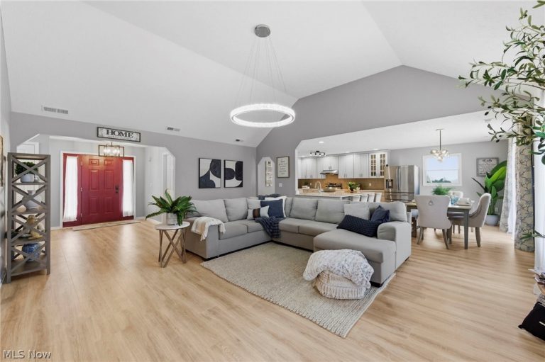 39292 Camelot Way, Avon, OH - Photo 8