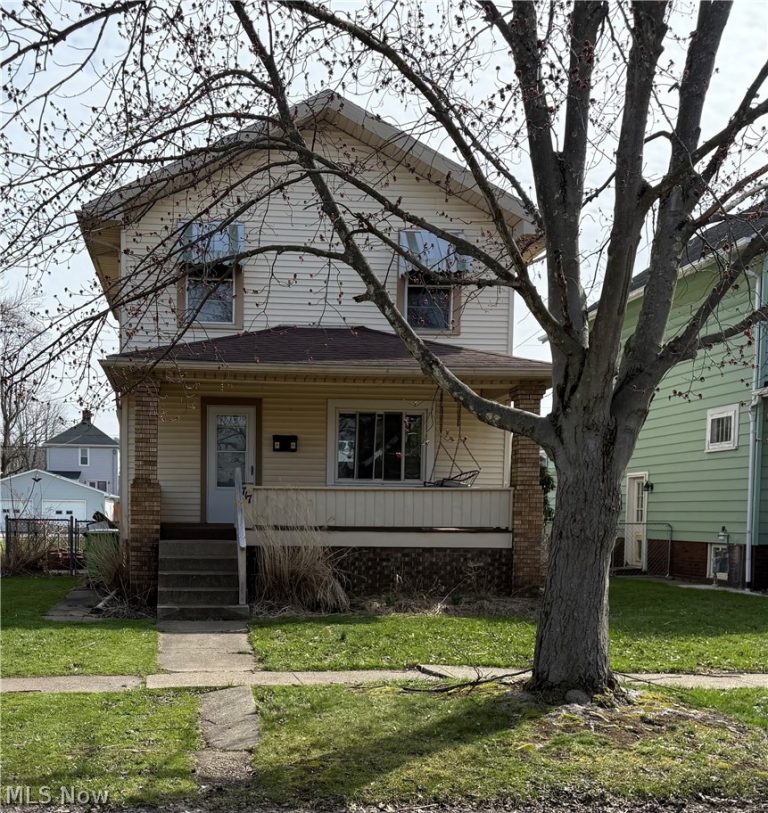 717 Dawson Street, Uhrichsville, OH, 44683
