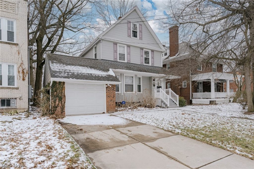14915 Clifton Boulevard, Lakewood, OH