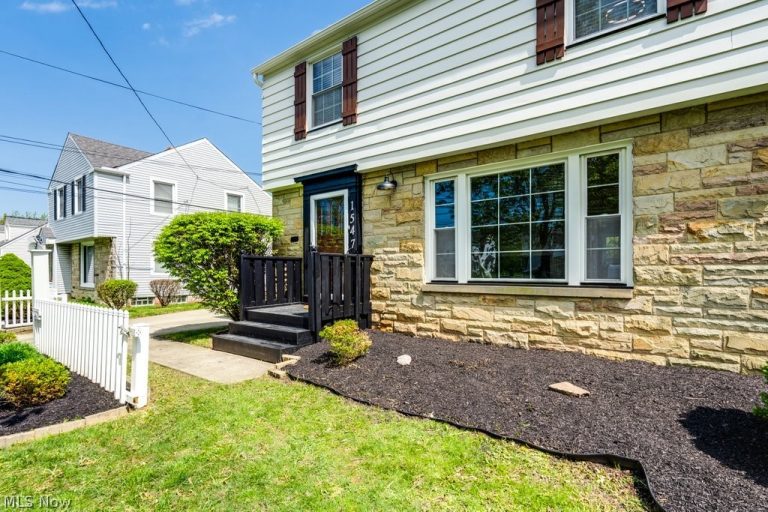 1547 Richmond Road, Lyndhurst, OH - Photo 4