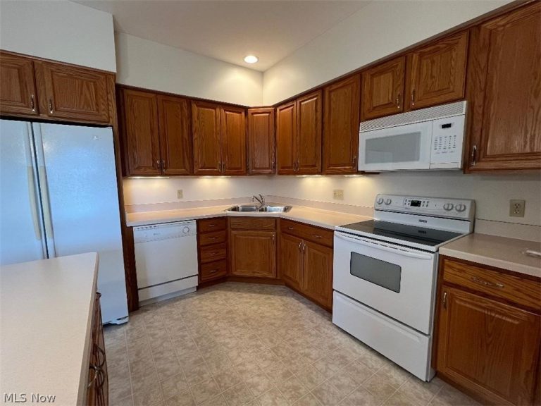 6456 S Rim Circle, Valley City, OH - Photo 4