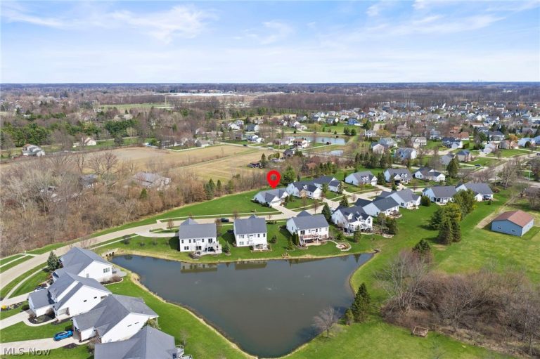 39292 Camelot Way, Avon, OH - Photo 6