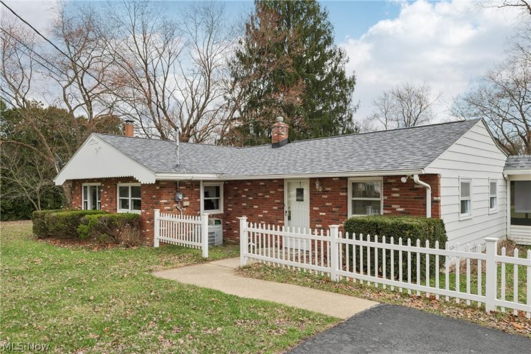 402 Yager Road, New Franklin, OH - Photo 2