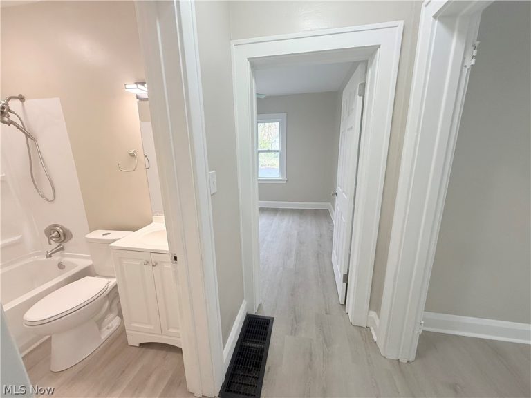 138 Roslyn, Youngstown, OH - Photo 8