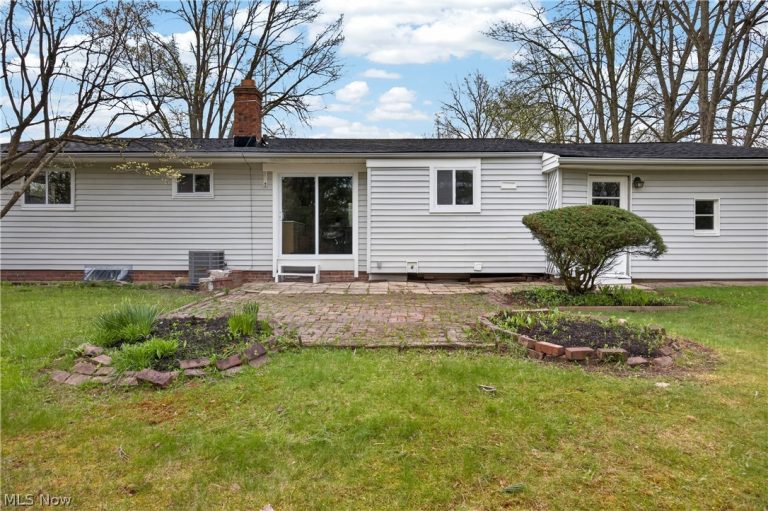 6580 Barton Road, North Olmsted, OH - Photo 6
