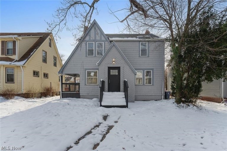 3406 Henderson Road, Cleveland Heights, OH, 44112