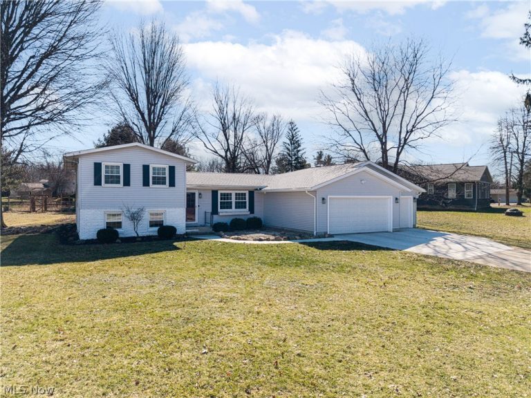 492 Evergreen Drive, Tallmadge, OH - Photo 2