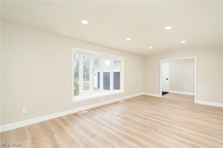 292 Wren Way, Medina, OH - Photo 6