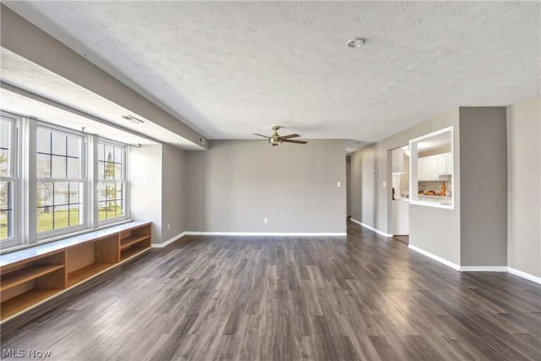 26179 Raintree Boulevard #D8, Olmsted Falls, OH - Photo 6