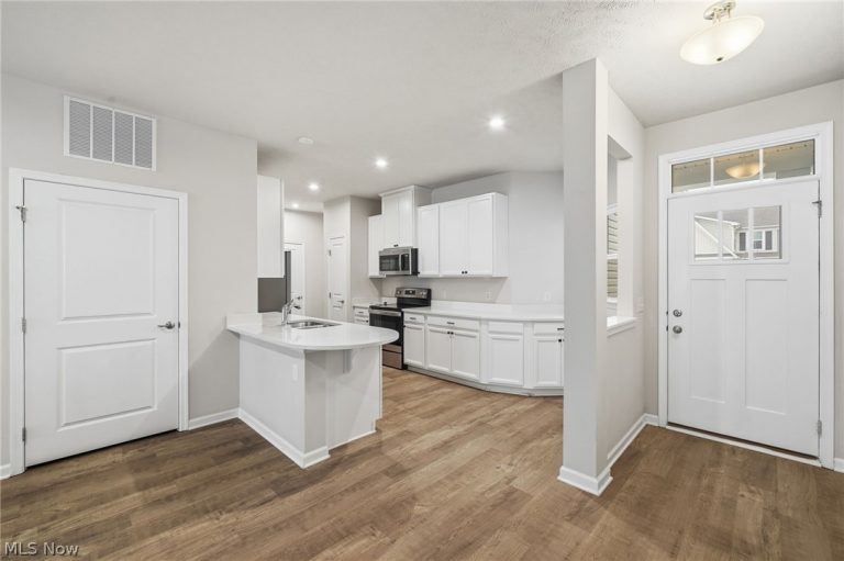 1637 Mud Brook Lane, Akron, OH - Photo 3