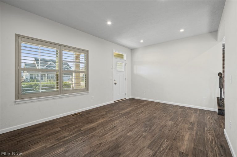 36590 Gladstone Mill Drive, North Ridgeville, OH - Photo 8