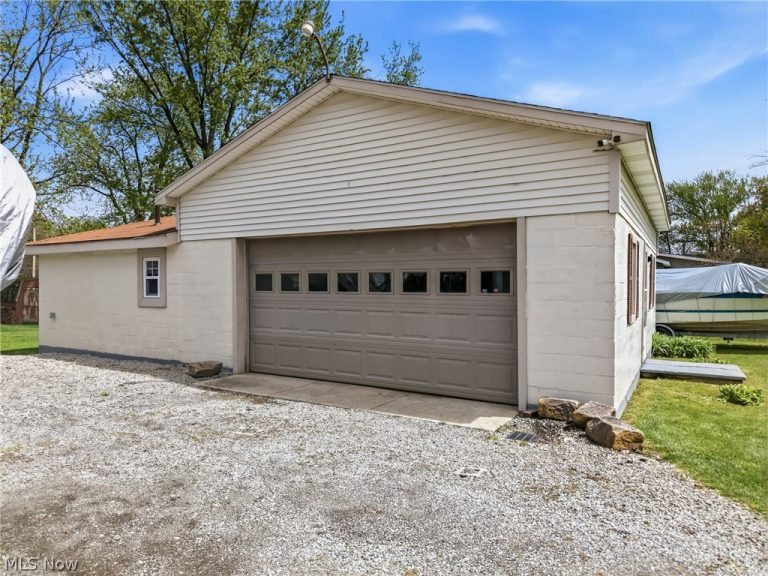 6982 Mcclure Road, Hubbard, OH - Photo 5