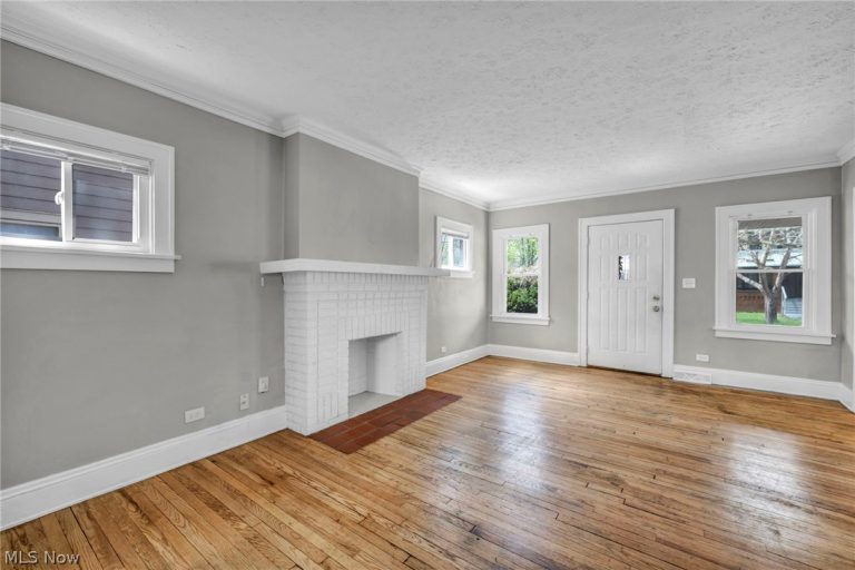 921 Helmsdale Road, Cleveland Heights, OH - Photo 8